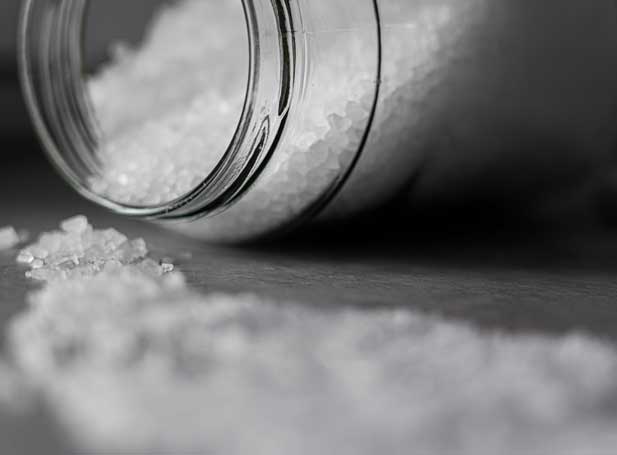 Uno studio riabiliterebbe il sale nelle diete per gli anziani